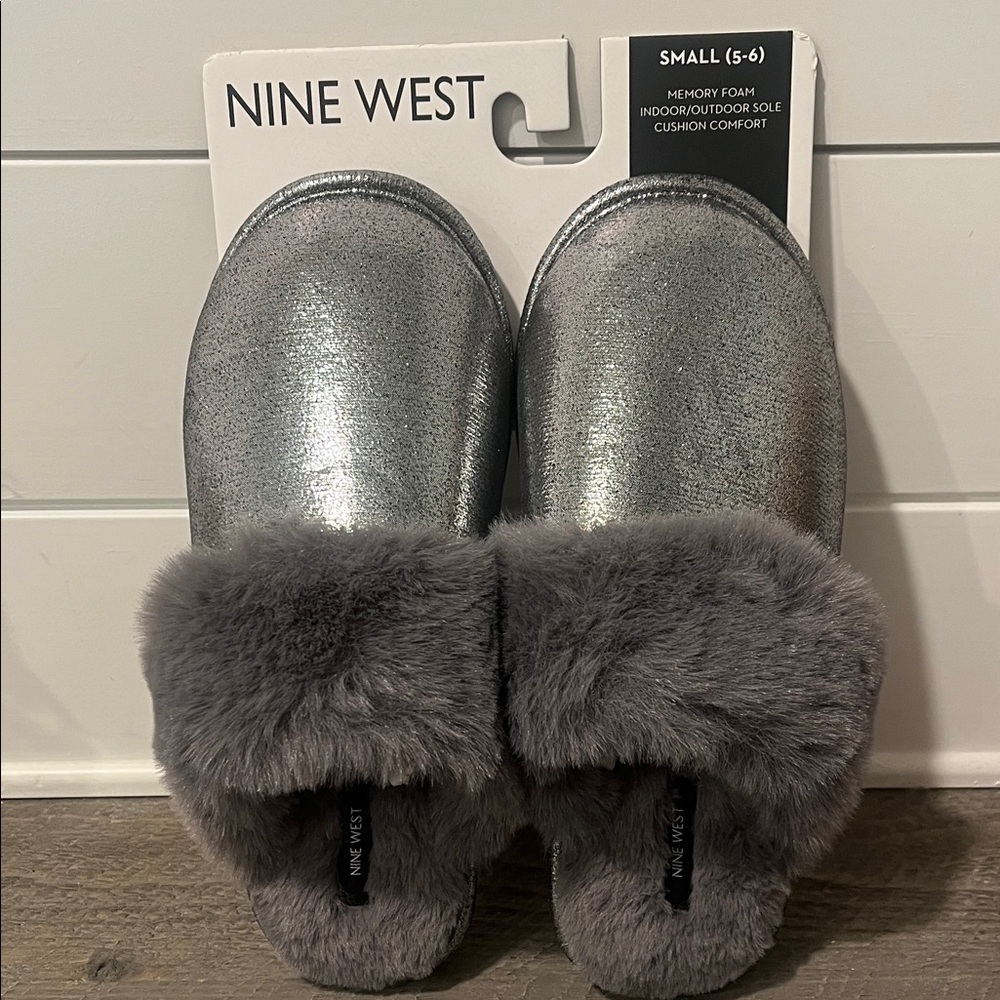 Nine West Silver and Gray Women's Slippers Size Small (5-6)